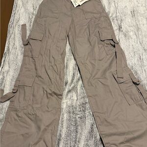 No Boundaries Wide Leg Cargo Pants in Taupe (NWT)